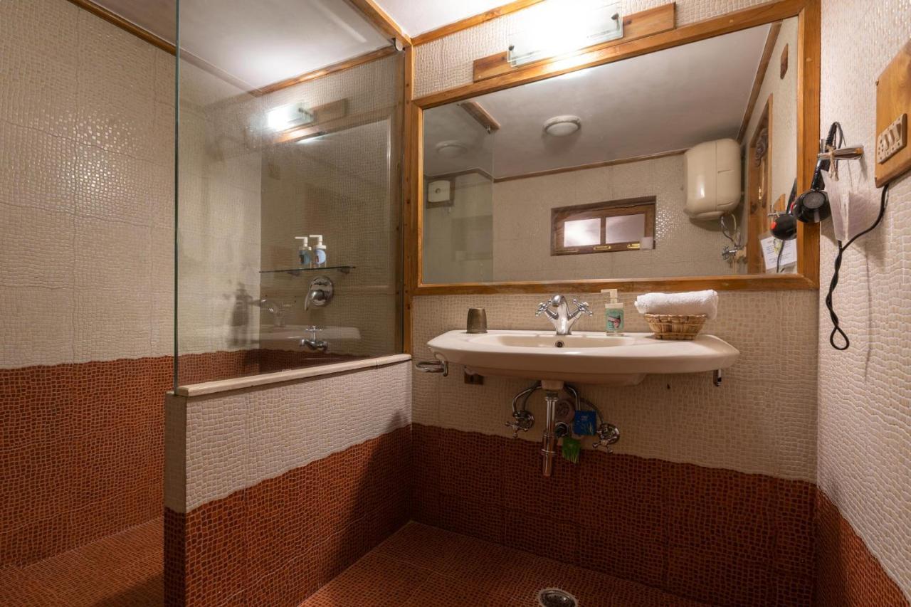Stayvista At Casa Bella Vista- Mall Road Manāli Eksteriør billede